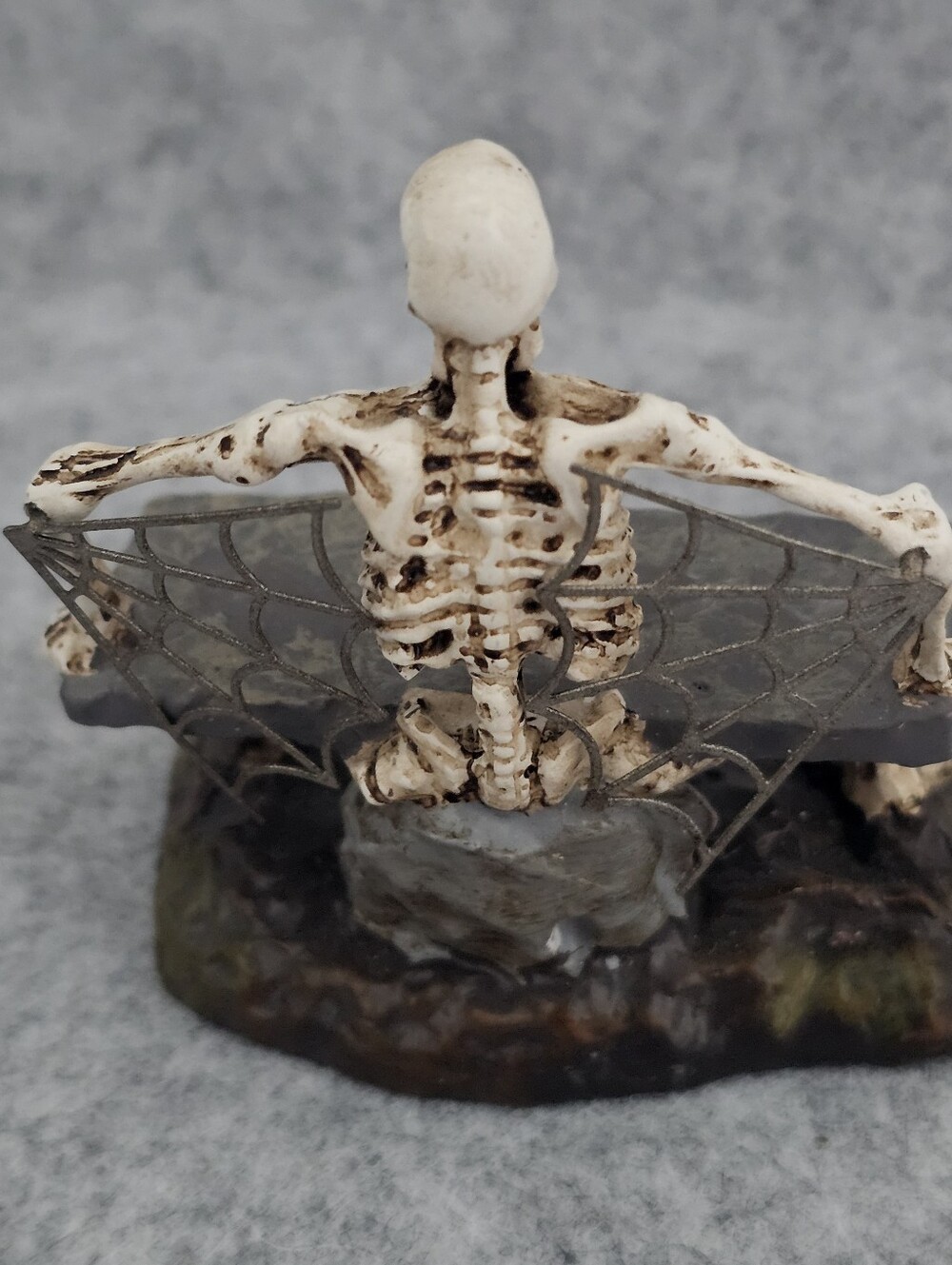 Dept 56 Village Halloween Lot: Kiss of Death, Is This Seat Taken, Rest in Pieces - Picture 8 of 16